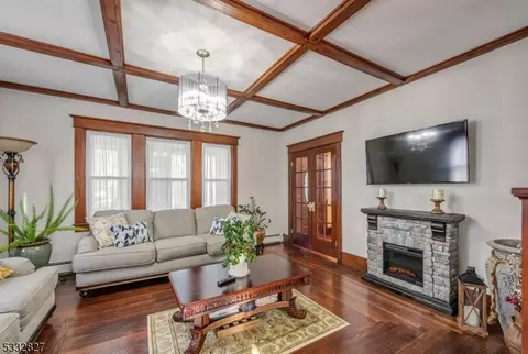 21 Dehart Ave, Dover, NJ 07801