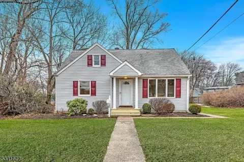 12 Kafka Dr, Green Brook, NJ 08812