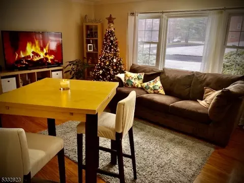 8 Stanford Dr #1A, Bridgewater, NJ 08807