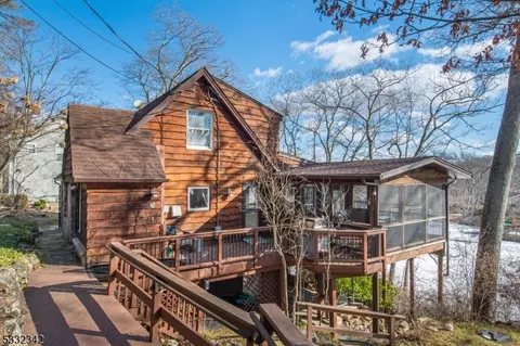 11 Lake Shore Rd, Hardyston Twp, NJ 07460