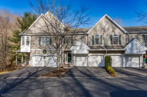 8 Rock Creek Woods Dr, Lambertville, NJ 08530