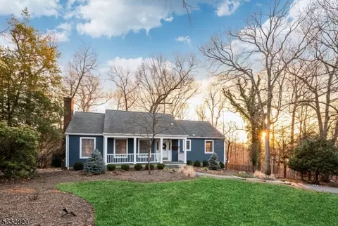 33 Knoll Rd, Wayne, NJ 07470