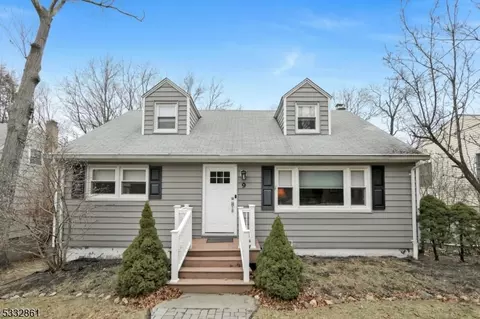 9 Manito Ave, Oakland, NJ 07436