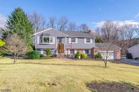 9 Morris Ave, West Milford, NJ 07480
