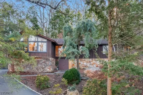 635 Omaha Way, Franklin Lakes, NJ 07417