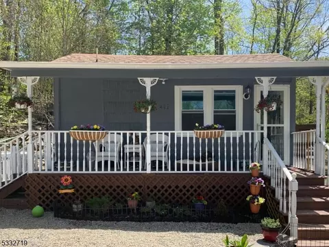 417 Brown Trl, Hopatcong, NJ 07843