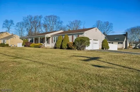 2 Cherbourg Rd, Parsippany-troy Hills Twp, NJ 07054