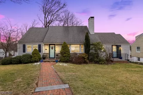 1063 Sunny Slope Dr, Mountainside, NJ 07092