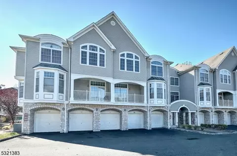107 Crown Ct, Livingston, NJ 07039