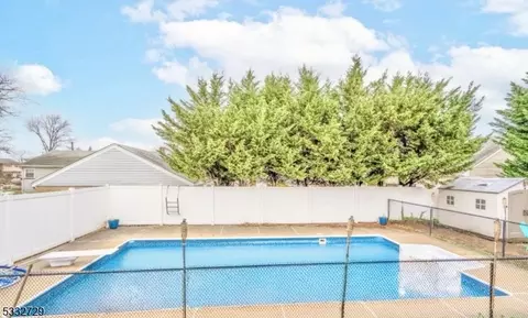 39 N Robert St, Woodbridge Twp, NJ 07077 photo 2