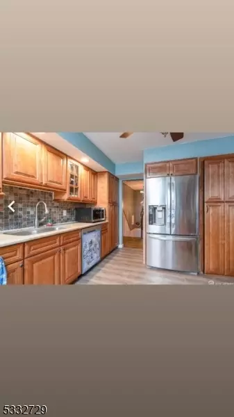 39 N Robert St, Woodbridge Twp, NJ 07077 photo 4