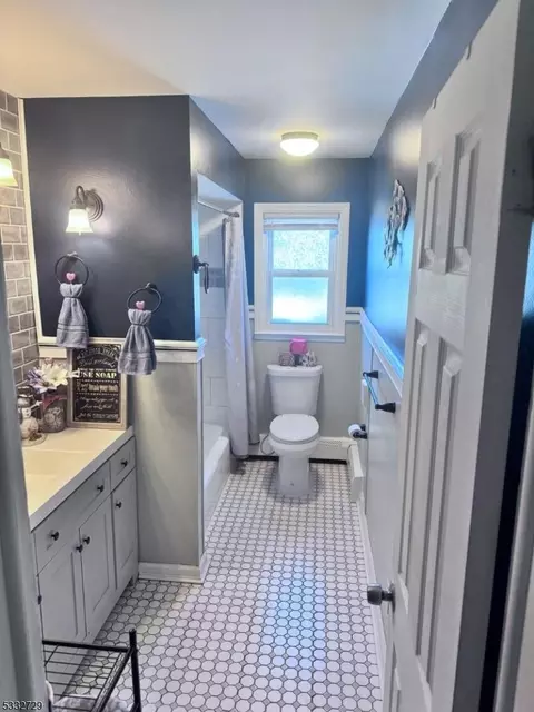 39 N Robert St, Woodbridge Twp, NJ 07077 photo 9