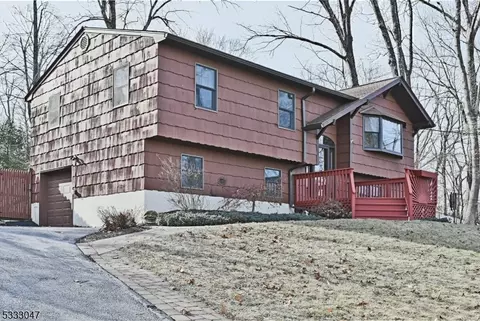 30 Crescent Dr N, Byram Twp, NJ 07821