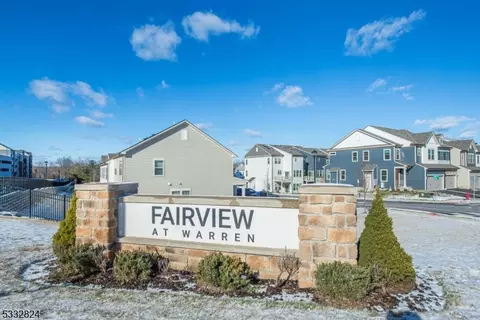 8 Periwinkle Ln, Warren, NJ 07059