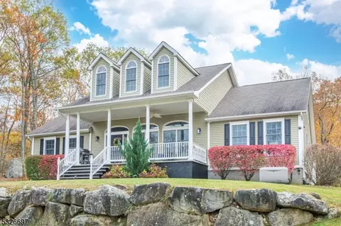 20 Woodland Hills Dr, Sussex, NJ 07461