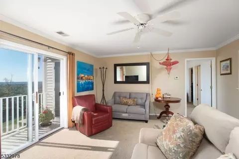 1426 King Ct, Green Brook, NJ 08812