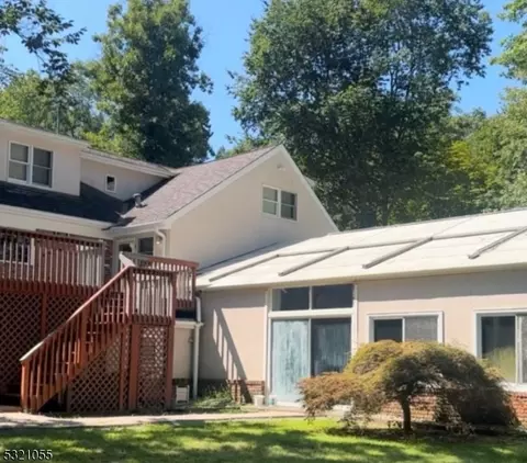 14 High Tor Dr, Watchung, NJ 07069