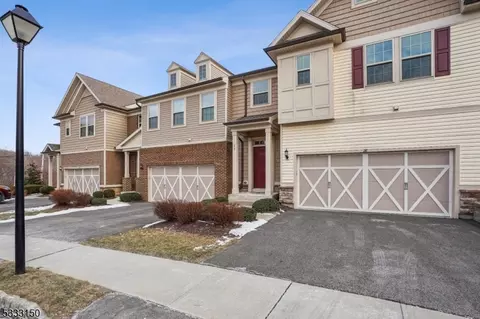 28 Albert Ct, Randolph, NJ 07869