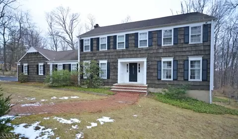 601 Phillip Ln, Watchung, NJ 07069