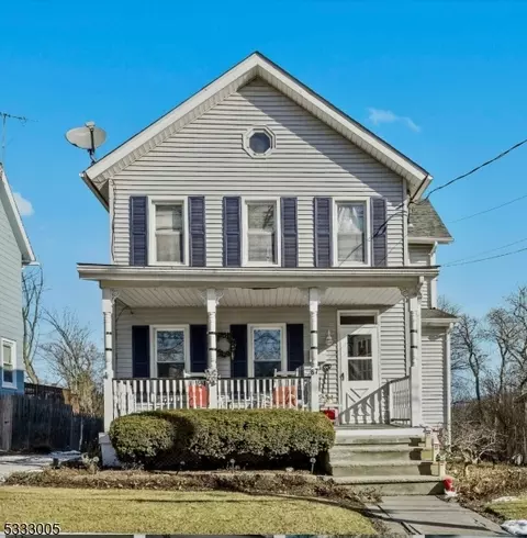 67 Trinity St, Newton, NJ 07860