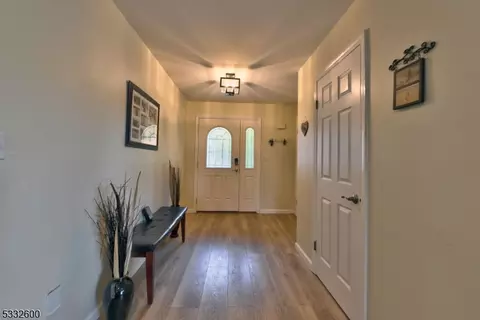 1 Hansen Pl, Wayne, NJ 07470