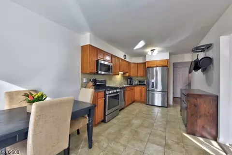 1 Hansen Pl, Wayne, NJ 07470 photo 9
