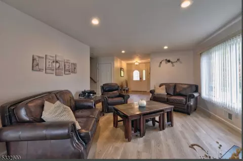 1 Hansen Pl, Wayne, NJ 07470 photo 4