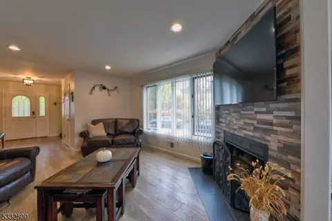 1 Hansen Pl, Wayne, NJ 07470 photo 3