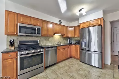 1 Hansen Pl, Wayne, NJ 07470 photo 10