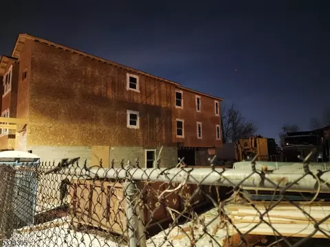 28-30 Garibaldi Ave, Newark, NJ 07114