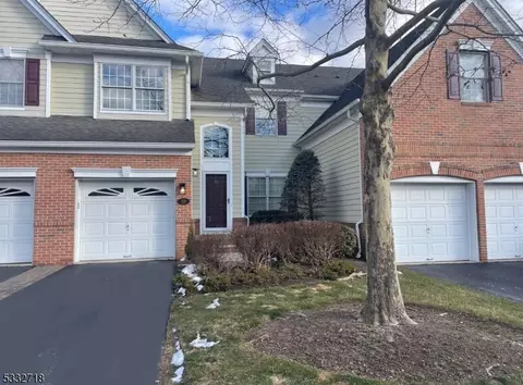 33 Chestnut Ct, Cedar Grove, NJ 07009