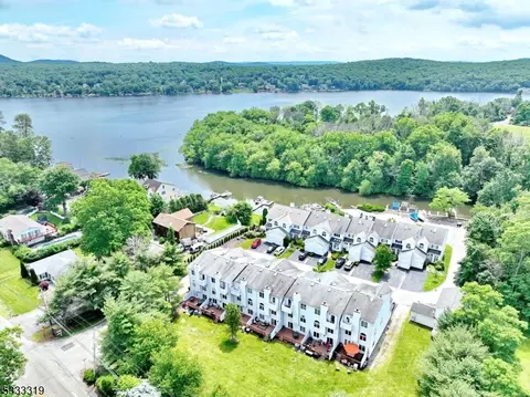 4 St Charles Ave, West Milford Twp, NJ 07421