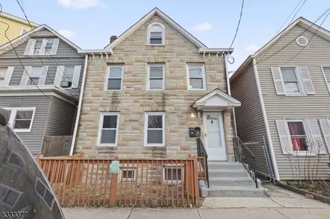 70 Lee Ave, New Brunswick, NJ 08901