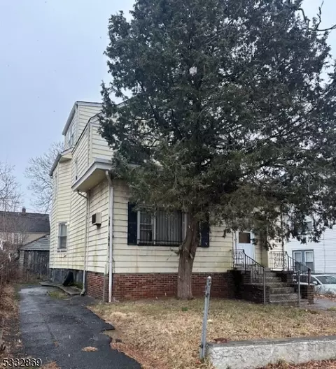 101 Pomona Ave, Newark, NJ 07112