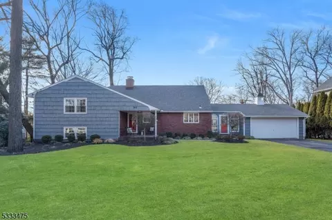 99 Buckingham Dr, Ramsey, NJ 07446