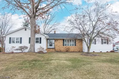 37 Cheri Ln, Fairfield, NJ 07004