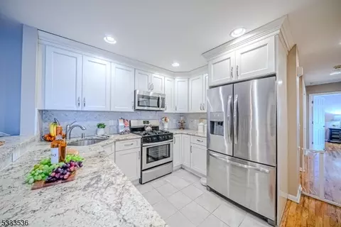 39 Parkside Ct, Wayne, NJ 07470 photo 2