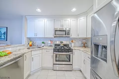 39 Parkside Ct, Wayne, NJ 07470 photo 3