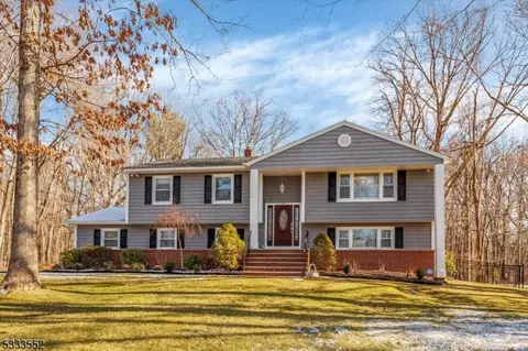 9 Cathy Pl, Roxbury Twp, NJ 07876
