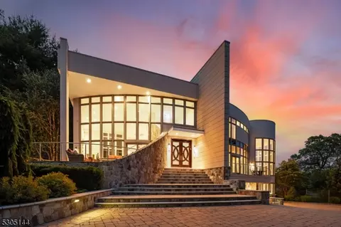 797 W Shore Dr, Kinnelon, NJ 07405