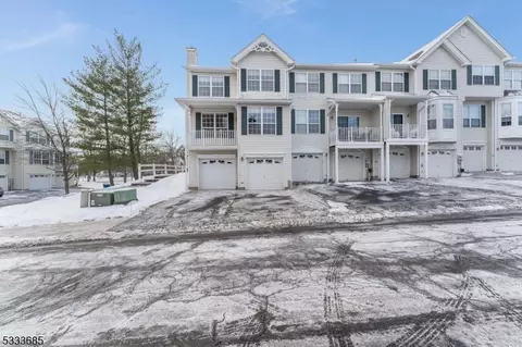 1 Haddenford Dr, Flemington, NJ 08822