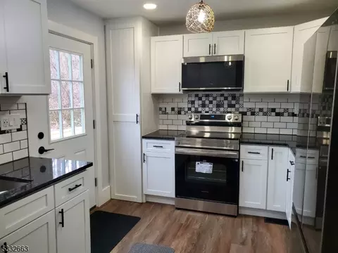 285 Houses Corner Rd, Lafayette, NJ 07848