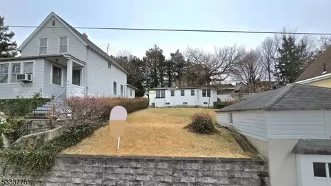 48 Dewey St, Garfield, NJ 07026