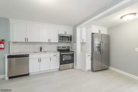 21 Townsend St, Newton, NJ 07860