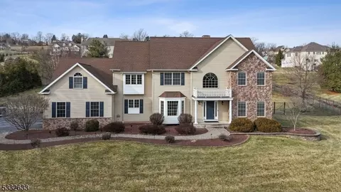 18 Newcastle Way, Flemington, NJ 08822