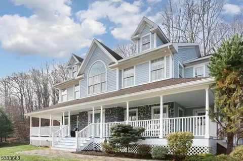 25 Juniper Ter, Tuxedo, NY 10987