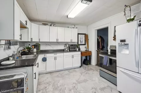 212 Sharp St, Hackettstown, NJ 07840 photo 3