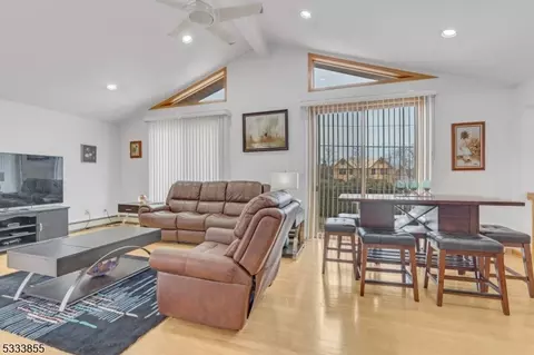9 Mount Cedar Ave, Wallington, NJ 07057 photo 6