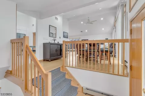 9 Mount Cedar Ave, Wallington, NJ 07057 photo 3