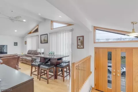 9 Mount Cedar Ave, Wallington, NJ 07057 photo 4